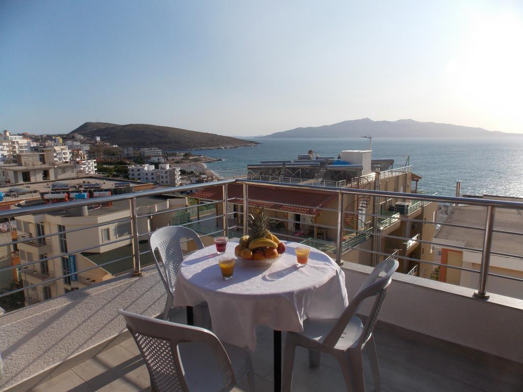 Готель Frenki Apartments 4*