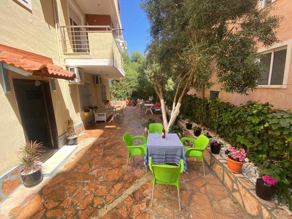Отель Olive Tree Apartmants 3*