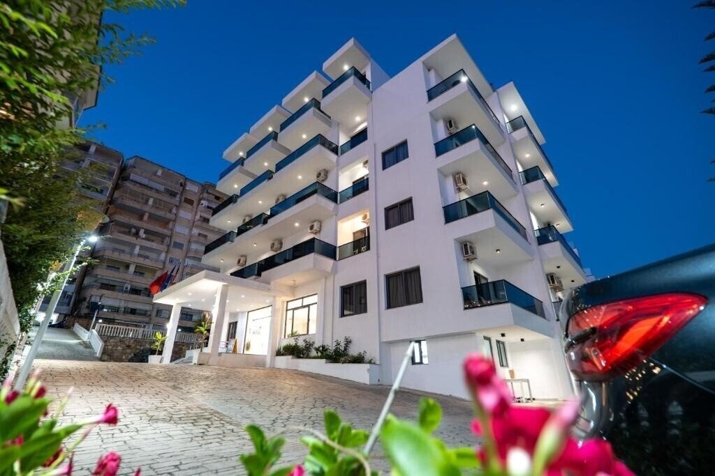 Отель Hotel Kompleks Joni (ex. Hotel Kompleksi Jon, Hotel Joni Kompleks) 3*