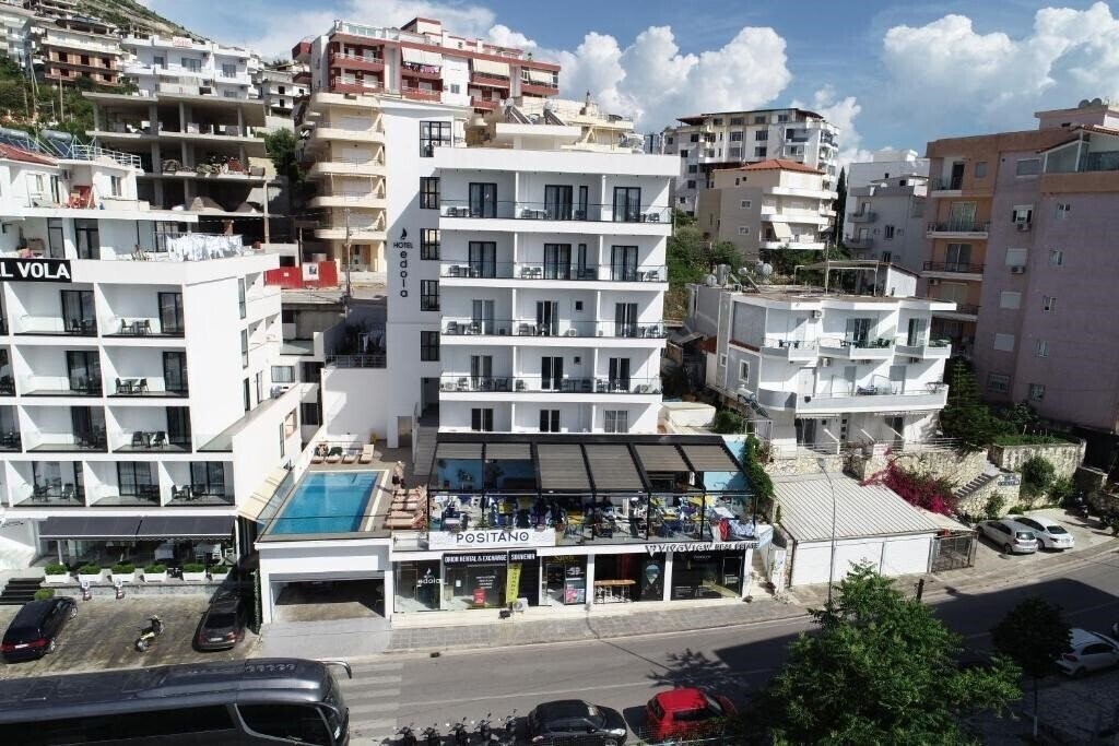 Отель Hotel Edola 3*