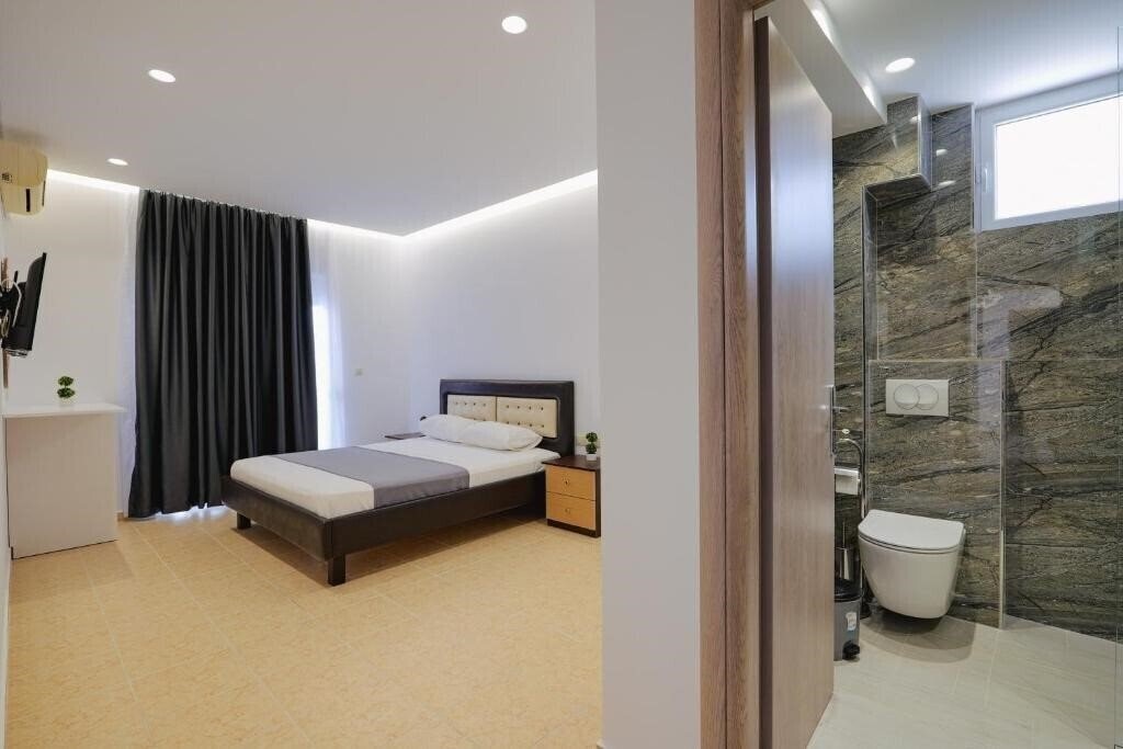 Отель Eleana Apartments 3*