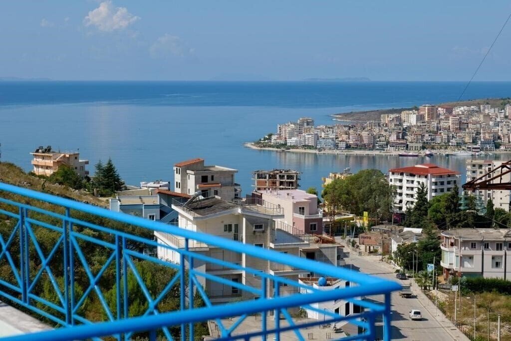 Отель Miracle Apartments 3*