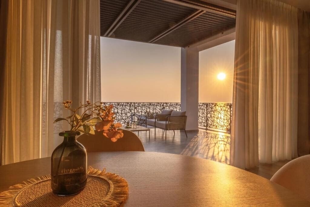 Готель Glow Boutique Hotel & Suites 4*