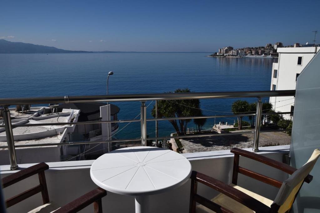 Отель Rojela Rooms 3*