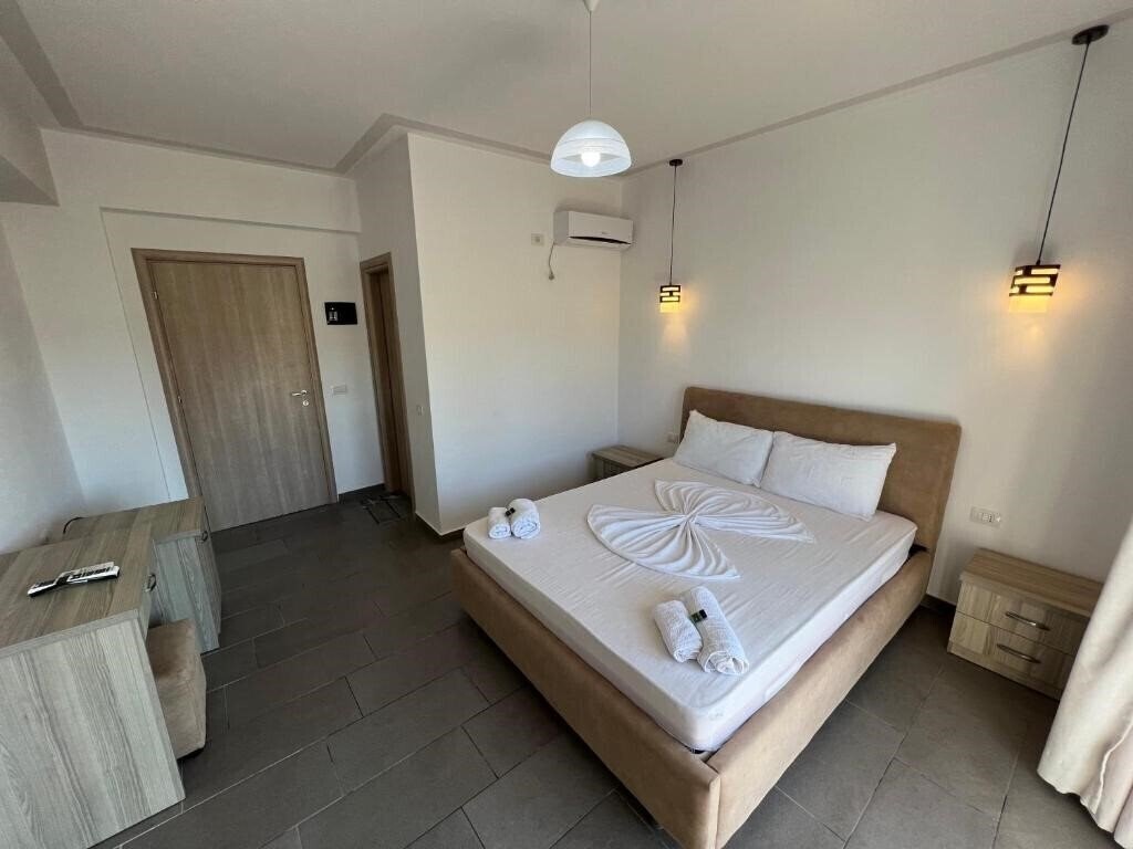 Фото Hotel Irini 2*