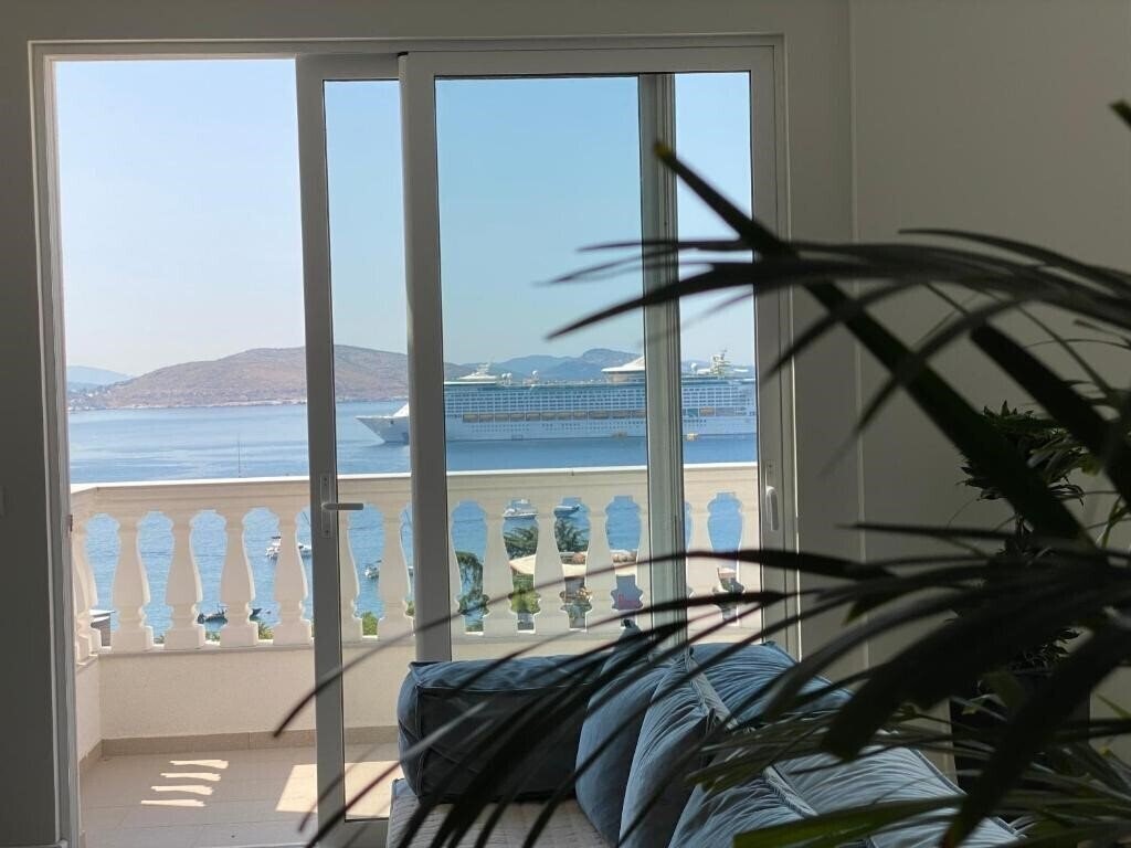 Отель Amarilis Luxury Apartment 4*