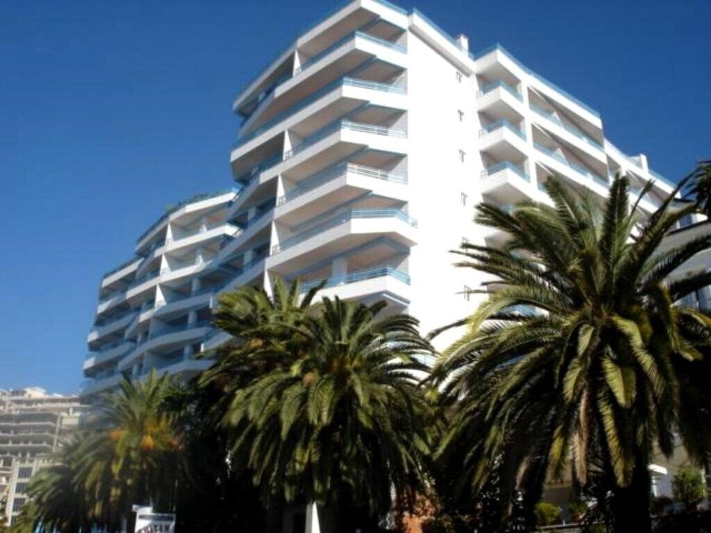 Отель Serxhio Apartments 3*