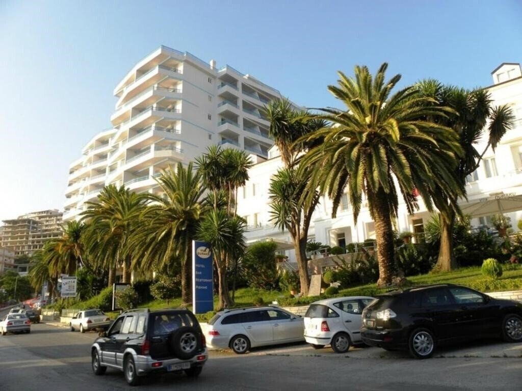 Отель Serxhio Apartments 3*