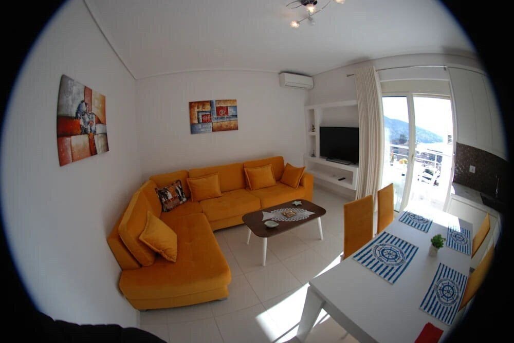Фотографія White Deluxe Apartments 3*