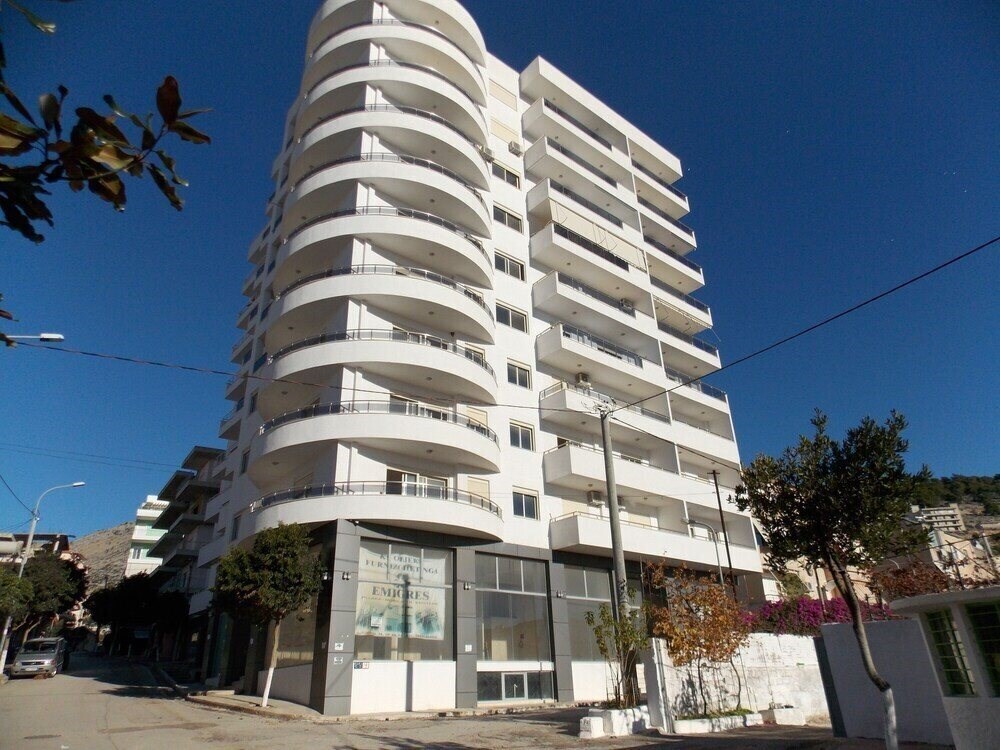 Готель White Deluxe Apartments 3*