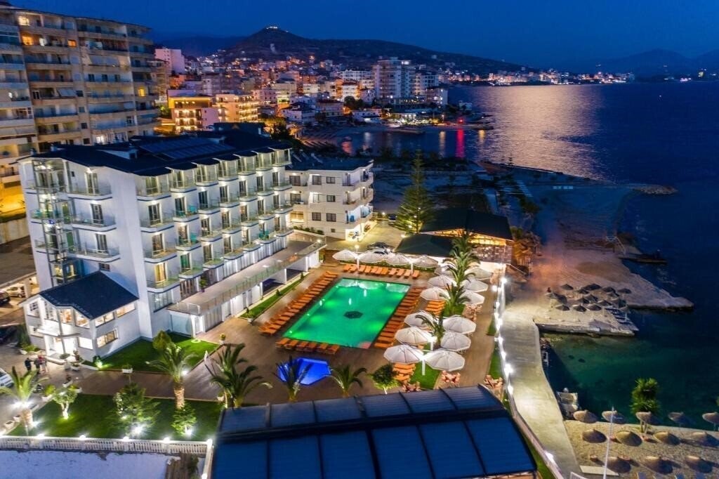 Готель Saranda Palace 4*