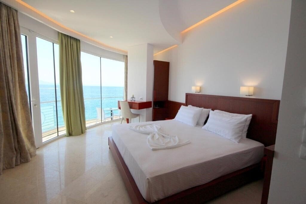 Отель Delfini Hotel 3*