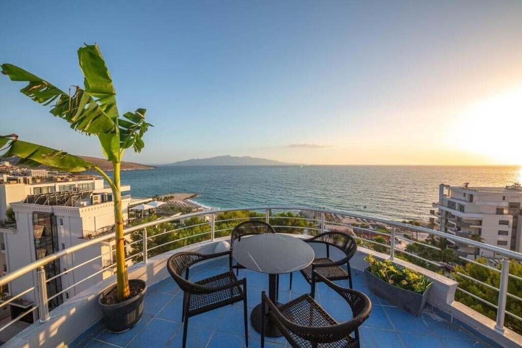 Готель Hotel Sea Breeze 3*