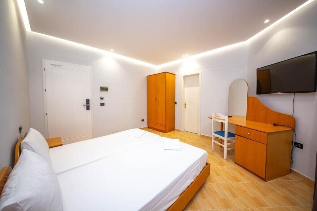 Фотографія Hotel Sea Breeze 3*