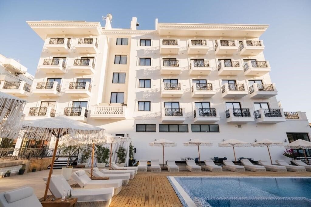 Отель Chimaera Hotel 4*