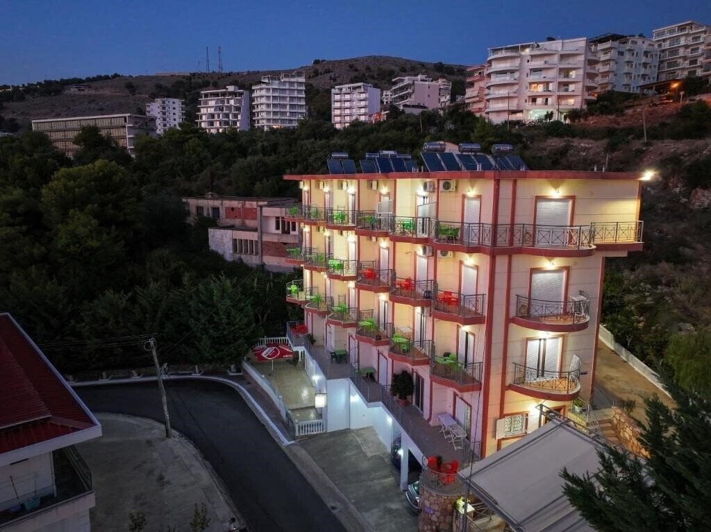 Готель Unico Aparthotel 3*