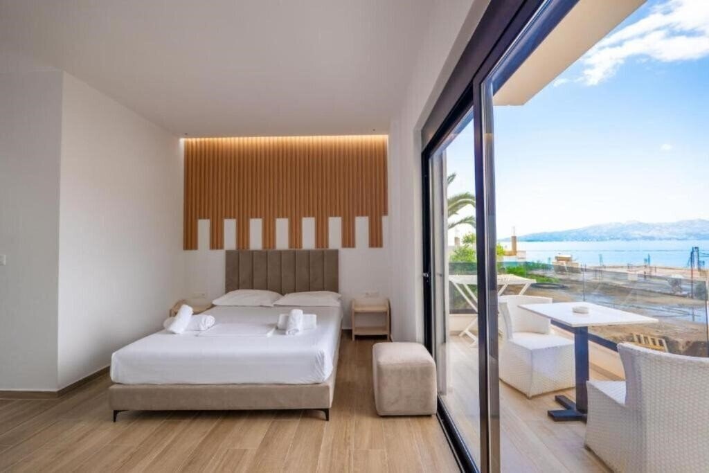 Готель Azure Bay Resort 3*