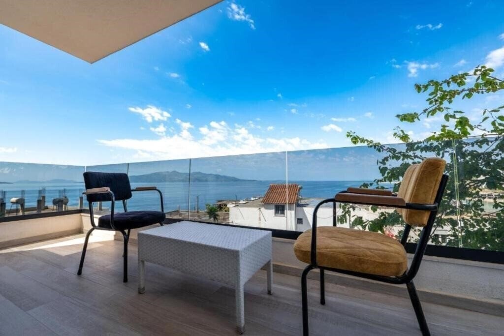 Картинка Azure Bay Resort 3*