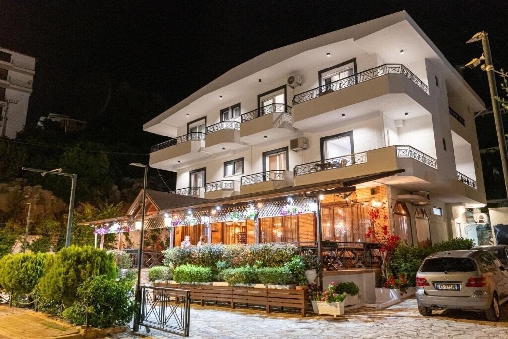 Фото Sunkissed Hotel 3*