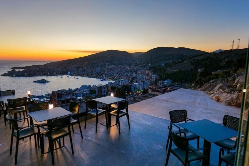 Готель Sky Way SKK Luxury Apartments 3*