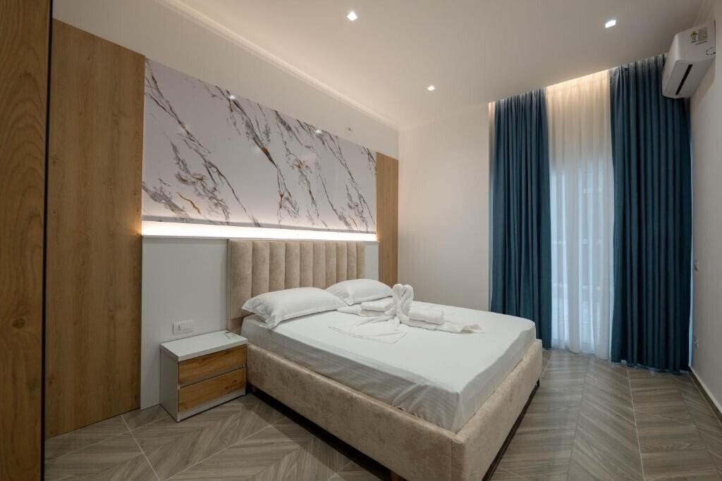 Готель Regal Luxury Apartments 3*