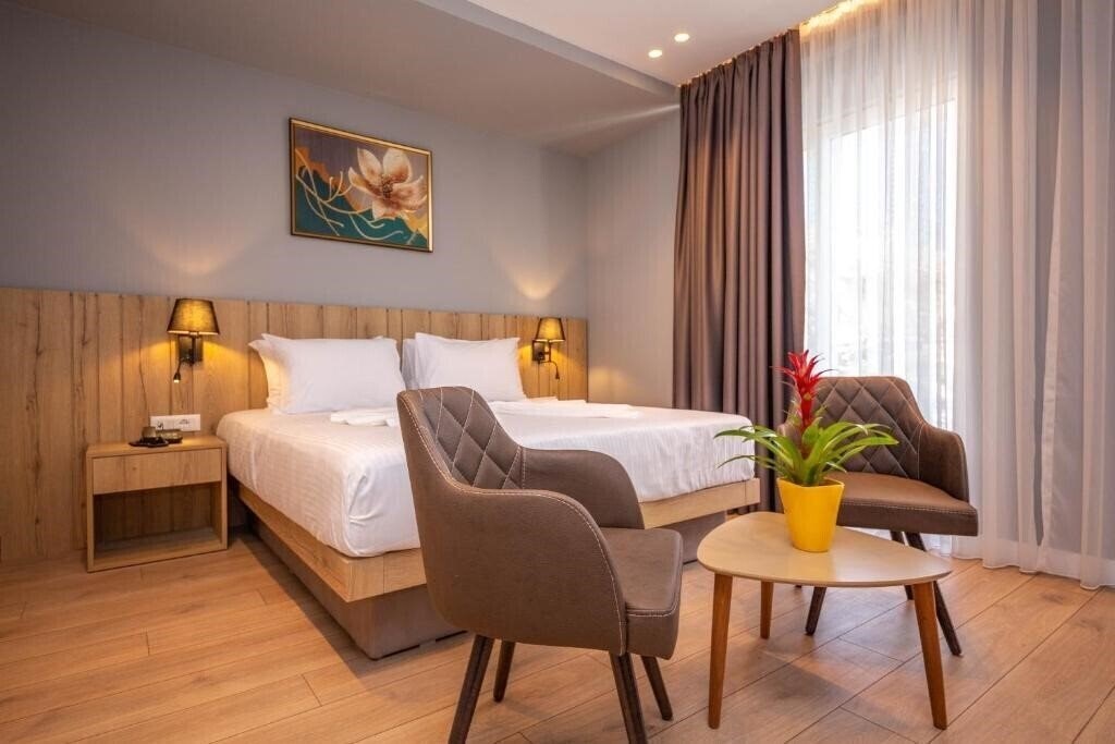 Готель Azure Inn Hotel 4*