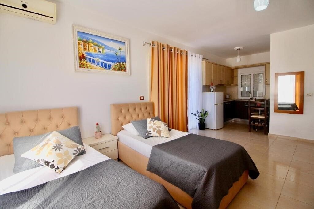 Фото AR Apartments by Saranda Hotel 3*