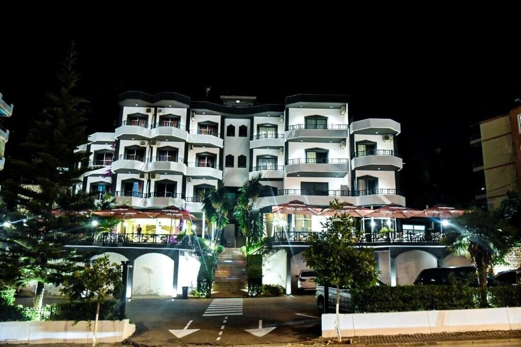 Отель Prive City Hotel 3*