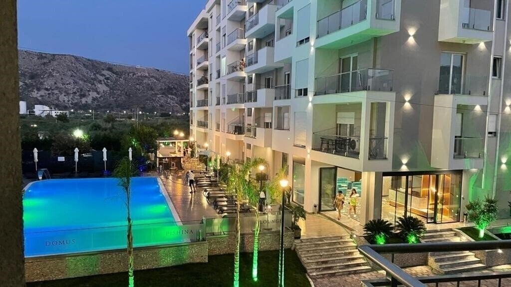 Отель Domus Hotel & Apartments 4*