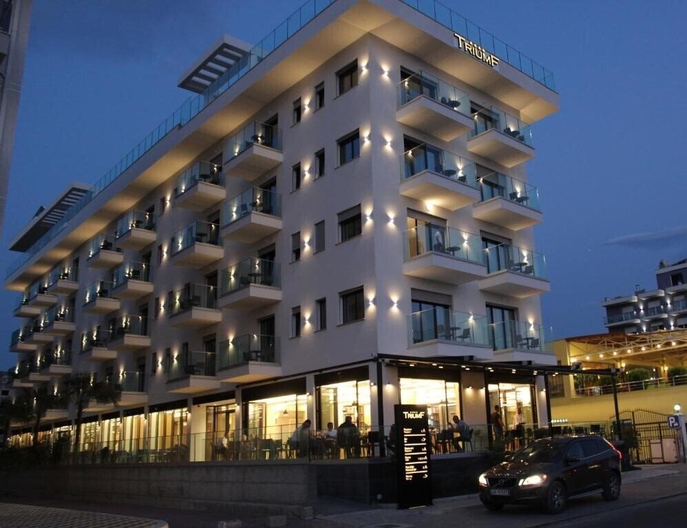 Готель Triumf Hotel 4*