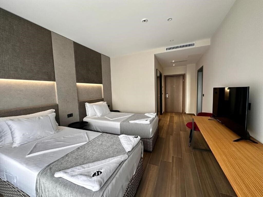 Готель Hotel Frojd Kune 4*