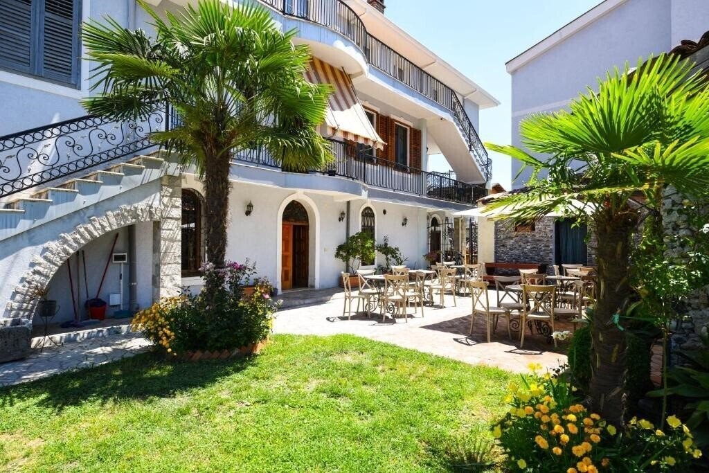 Картинка Rose Garden Hotel 3*