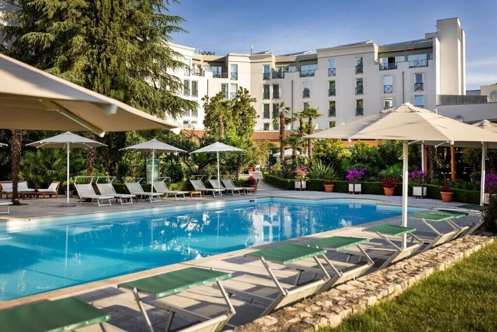 Отель Rogner Hotel Tirana 5*