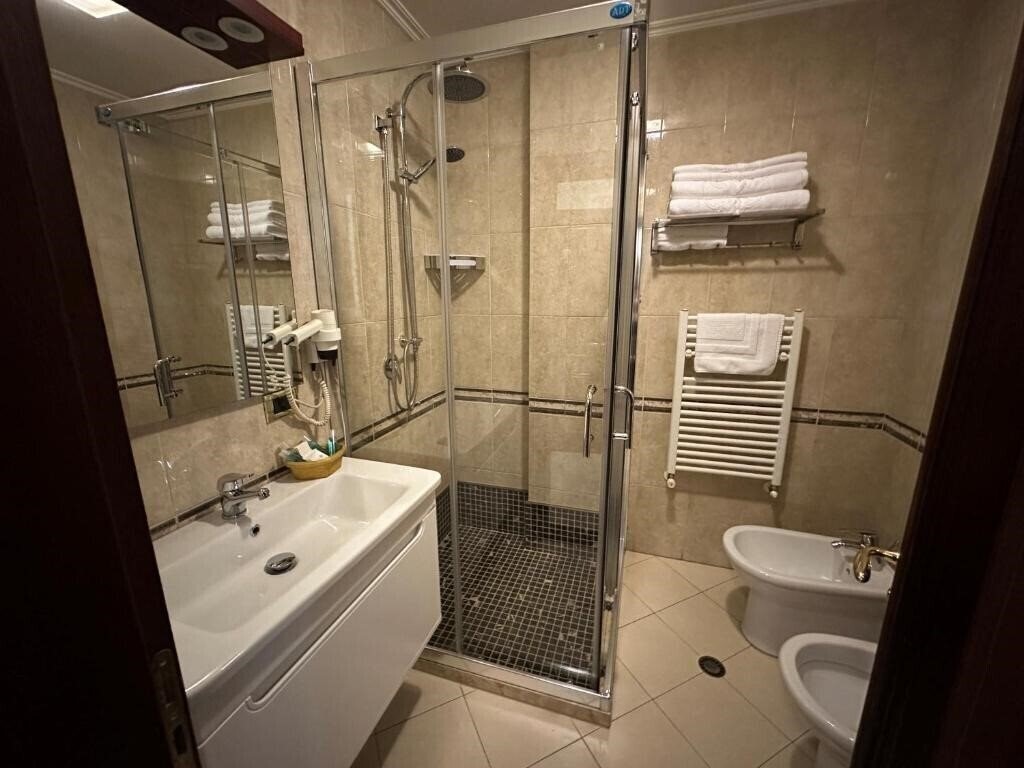 Фотография Dinasty Hotel 4*