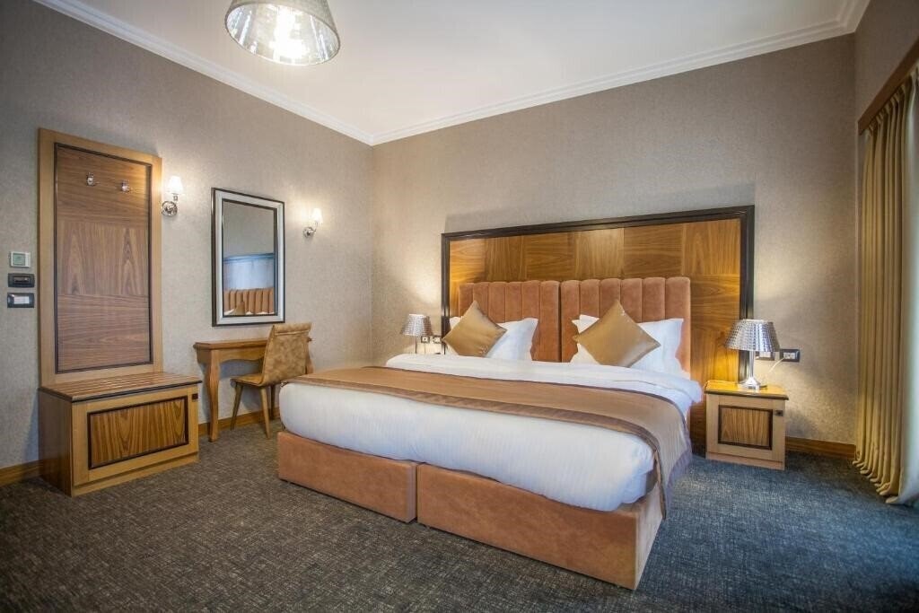 Фотографія Hotel Colosseo Tirana 4*