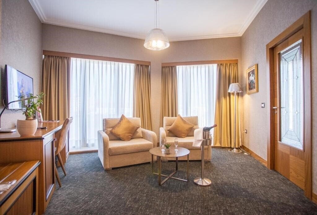 Фото Hotel Colosseo Tirana 4*