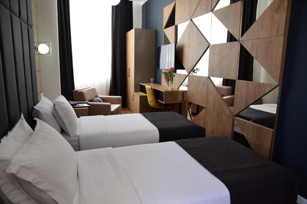 Зображення Hotel Comfort (ex. Hotel Comfort Tirana) 4*