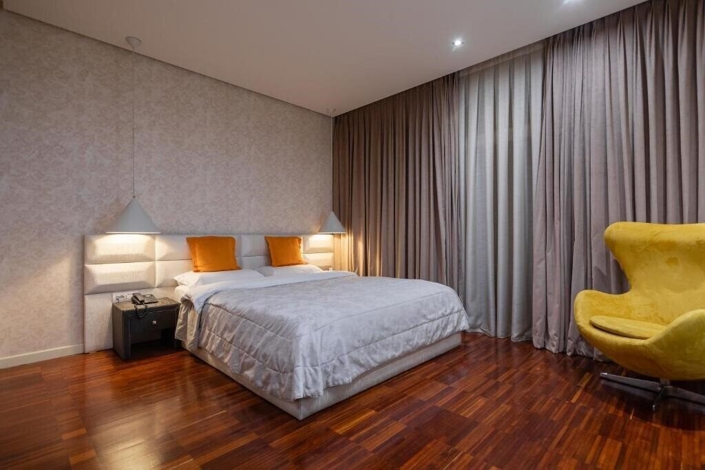 Фото La Boheme Hotel 4*