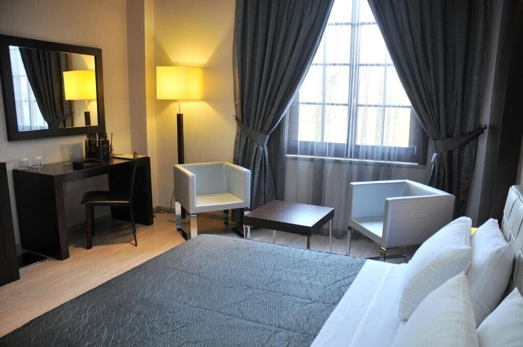 Готель Monarc Hotel 4*