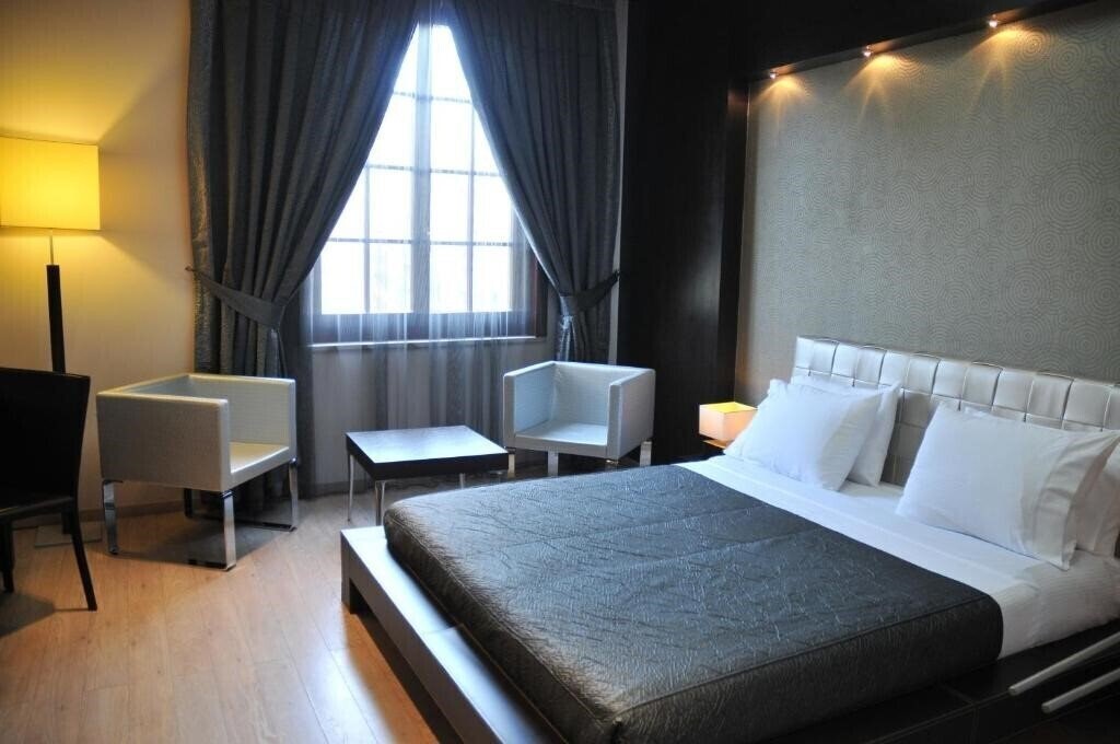 Фото Monarc Hotel 4*