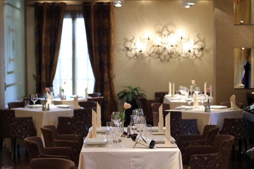 Фотографія Monarc Hotel 4*