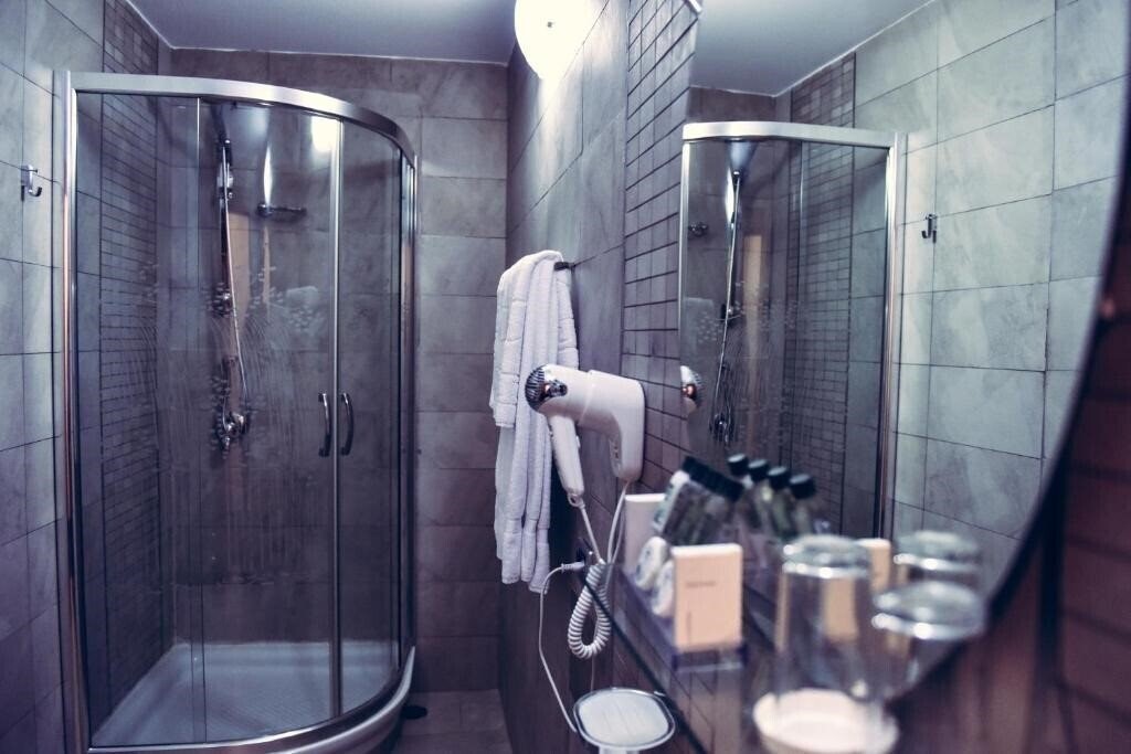 Готель Hotel Airport Tirana 3*