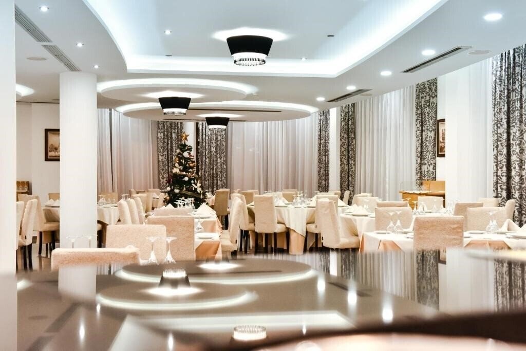Фотографія Hotel Airport Tirana 3*