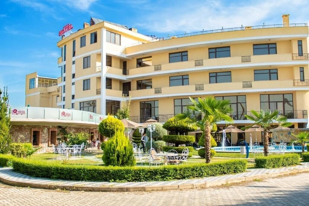 Готель Hotel Airport Tirana 3*