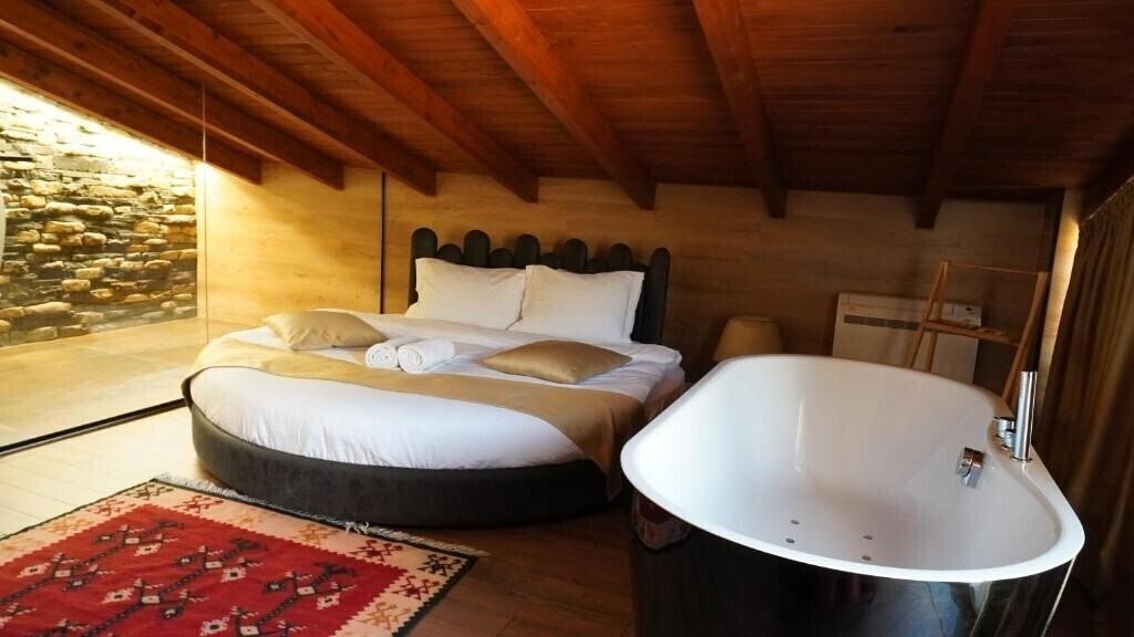 Готель Bujtina Ajazi 5*