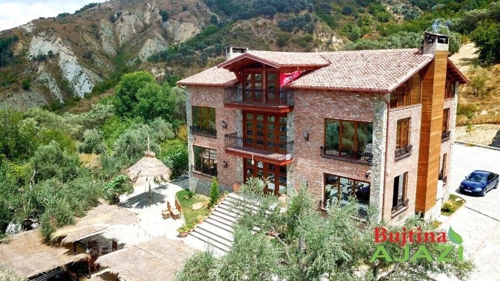 Готель Bujtina Ajazi 5*