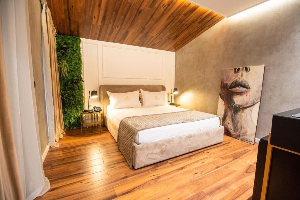 Готель La Suite Boutique Hotel 4*