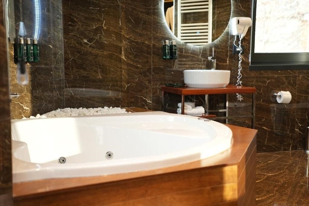 Готель La Suite Boutique Hotel 4*