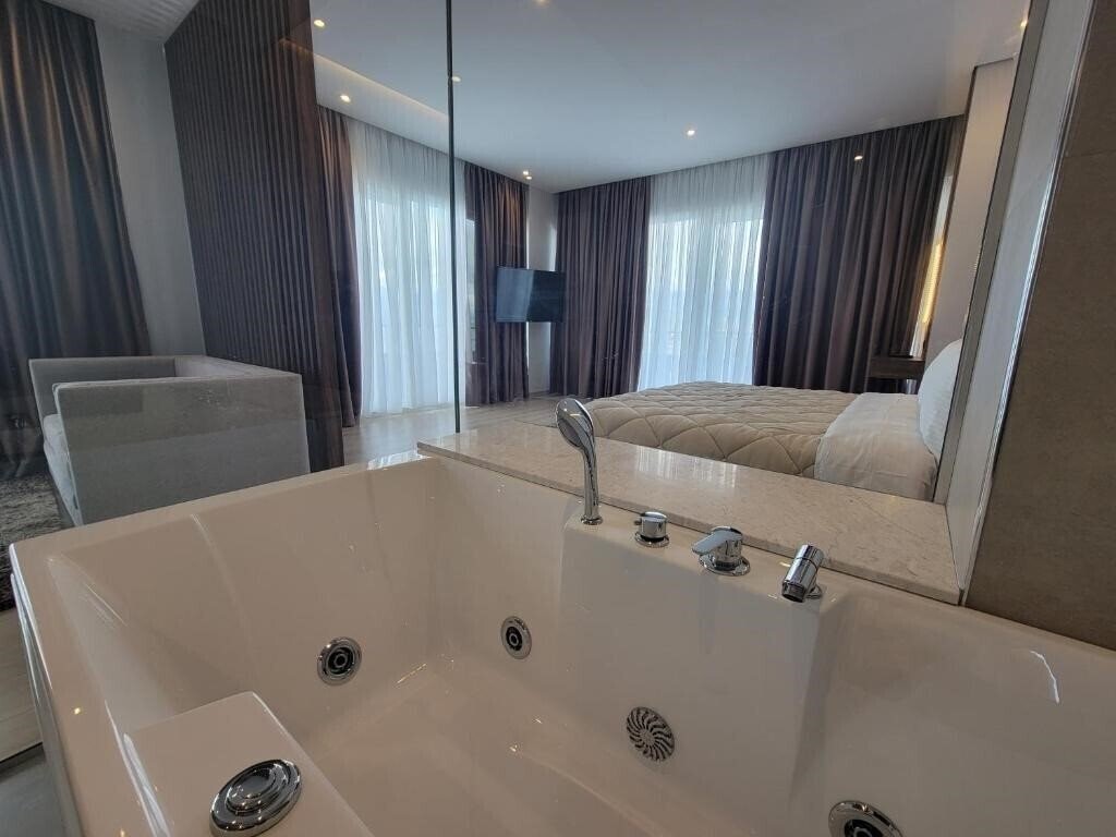 Фото Hotel Enkelana 3*
