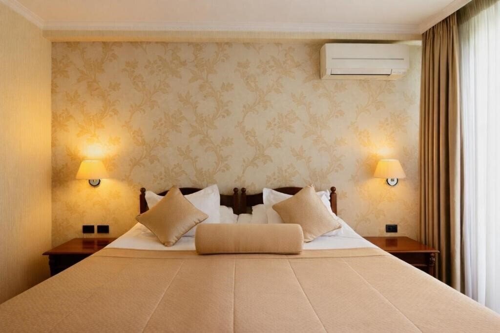 Фото Grand Hotel & SPA Tirana 4*